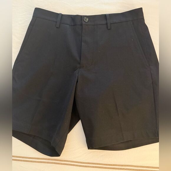 NWOT 7 For All Mankind Mens Black Flat Front Shorts. Size 29. - Picture 1 of 7